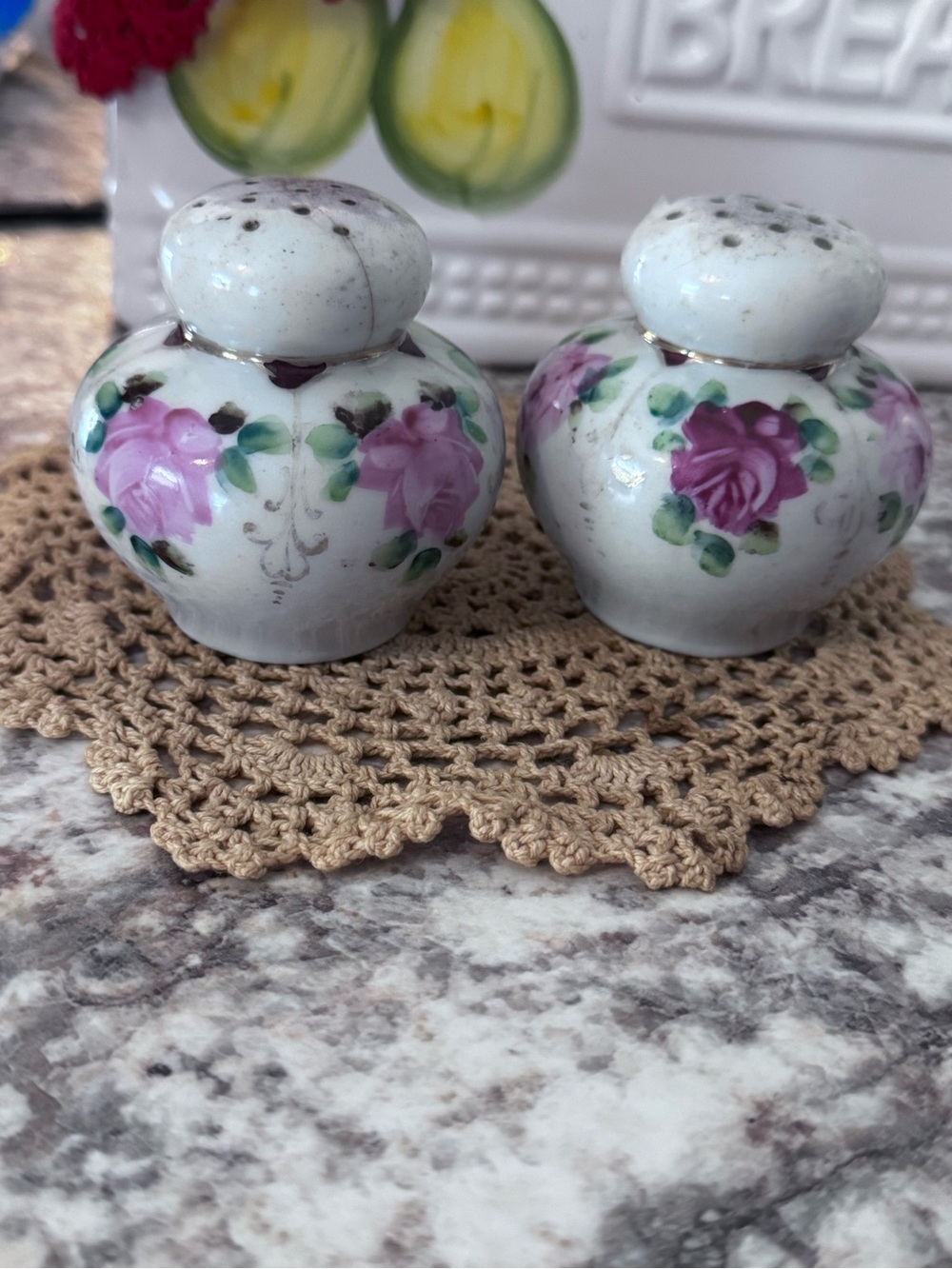 Vintage Cottagecore Pink Floral Shakers